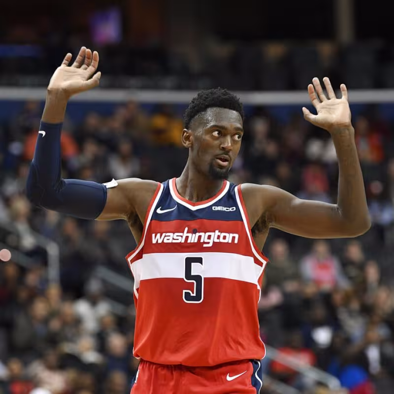 Bobby Portis, celebrando una canasta con su nueva camiseta