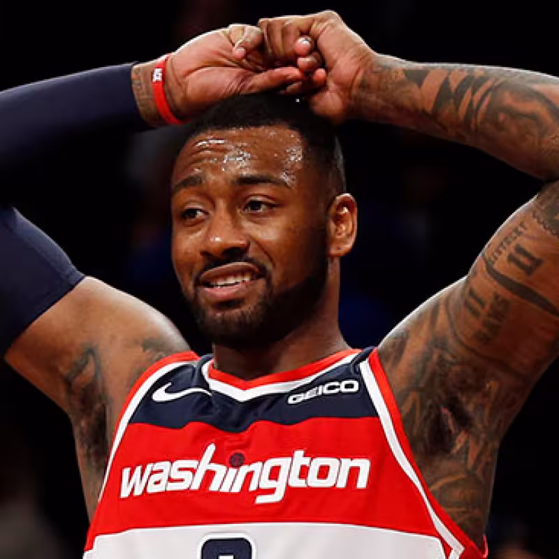 John Wall estará un año de baja tras caerse en casa
