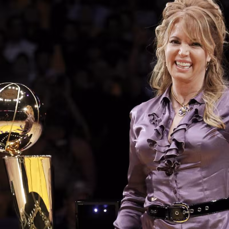 Jeanie Buss campeona de la NBA.
