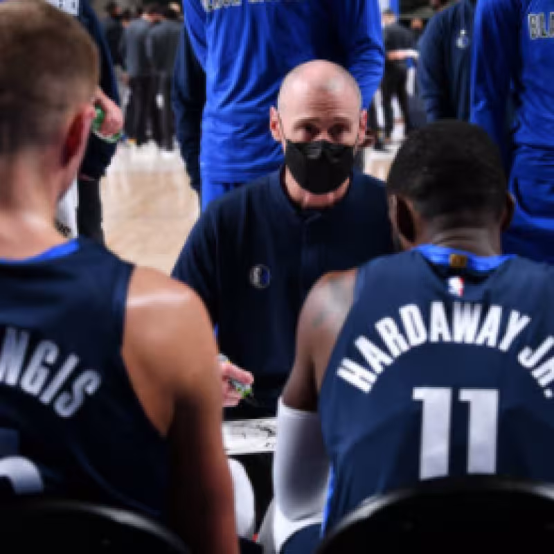 Rick Carlisle, entrenador de Dallas Mavericks. Foto: Glenn James / NBAE via Getty Images