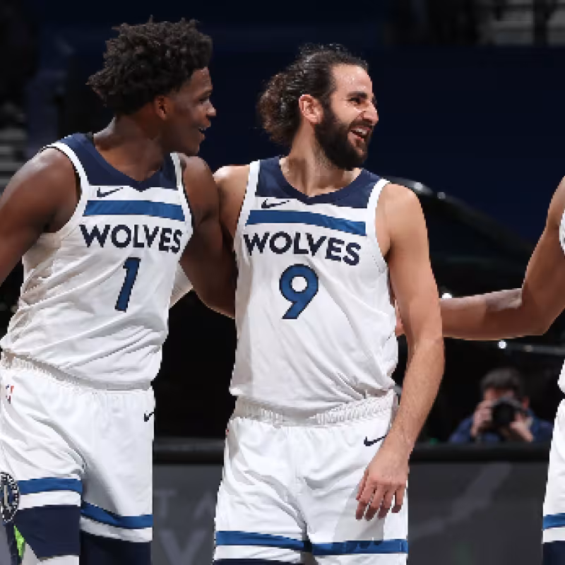 Ricky Rubio y Anthony Edwards, estrellas de Minnesota Timberwolves. 