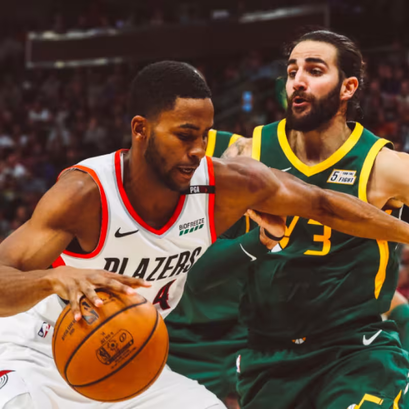 Mitchell y Rubio pasan por encima de Lillard y McCollum en el Jazz-Blazers