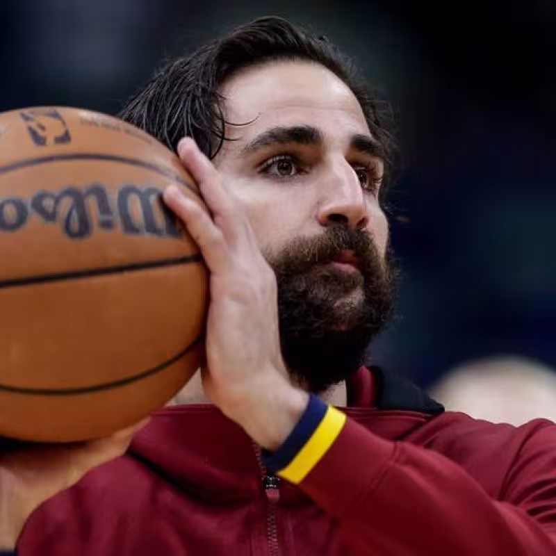 Ricky Rubio y Collin Sexton, jugadores de Cleveland Cavaliers.