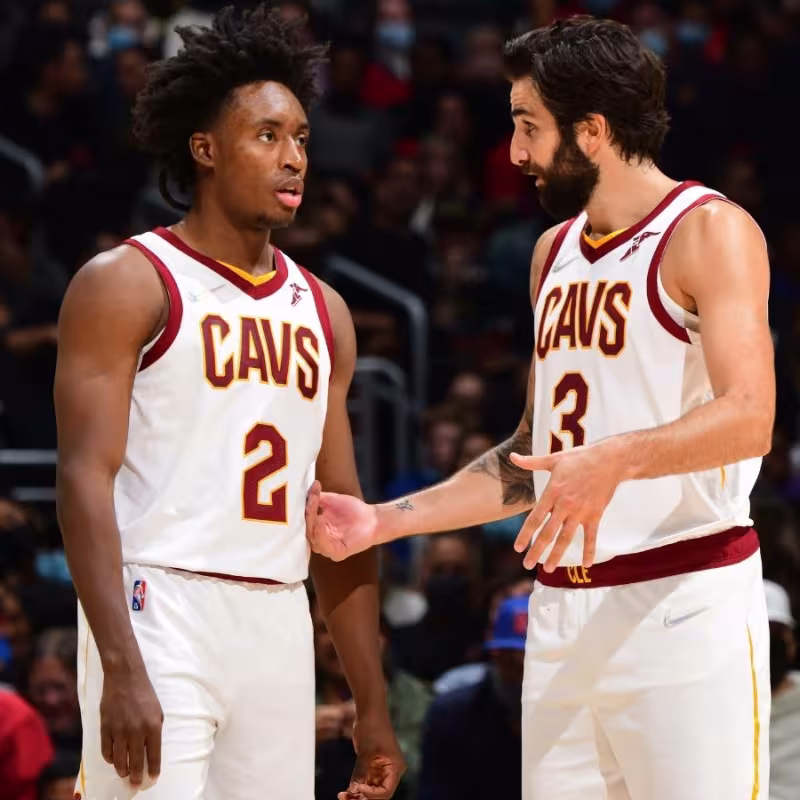 Ricky Rubio, junto a Collin Sexton, en un partido de Cleveland Cavaliers. 