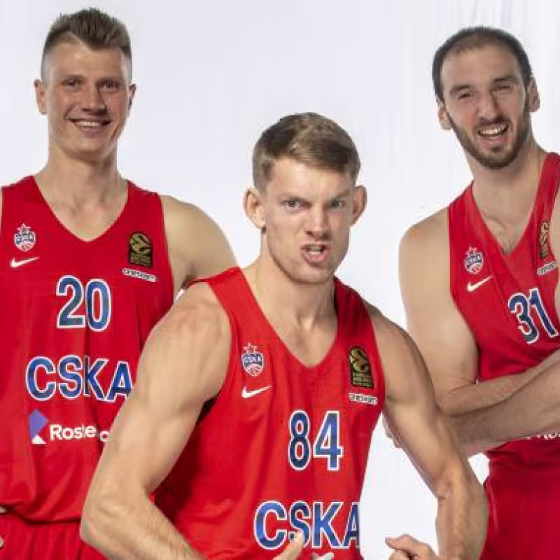 El CSKA Moscú rescinde los contratos de Baker y Koufos
