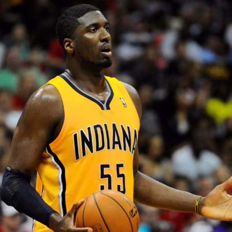 Los Sixers contratan a Roy Hibbert como entrenador de desarrollo de jugadores
