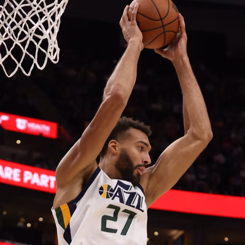 Rudy Gobert, machacando el aro de los Mavs.