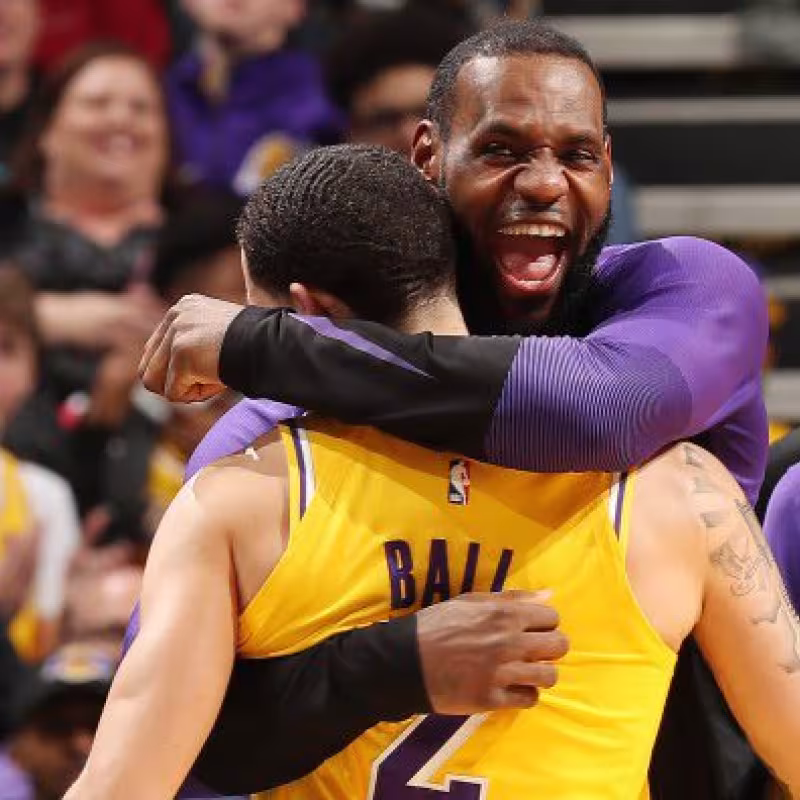 Lonzo Ball y LeBron James en Los Angeles Lakers.