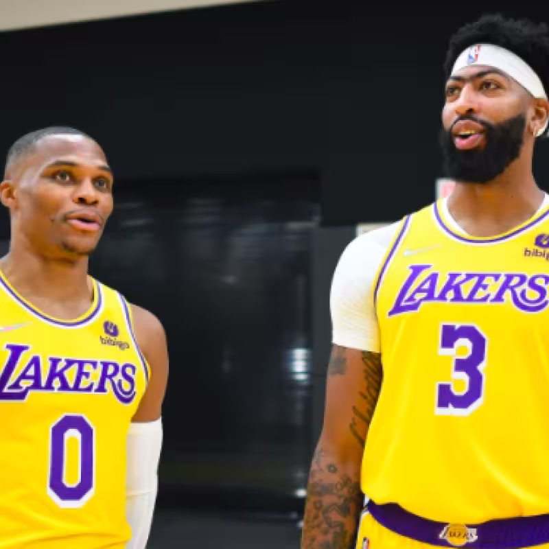 Anthony Davis y Russell Westbrook, estrellas de Los Angeles Lakers.