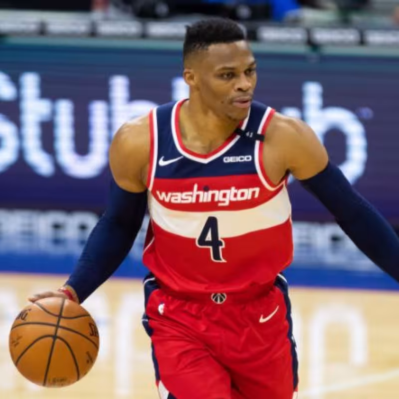 Russell Westbrook domina el balón con Washington Wizards "Foto: Sir Charles In Charge"