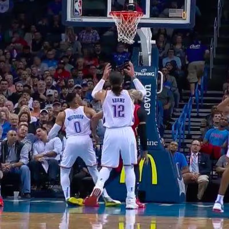 Los Thunder ganan a los Pelicans, pero pierden a Westbrook por lesión