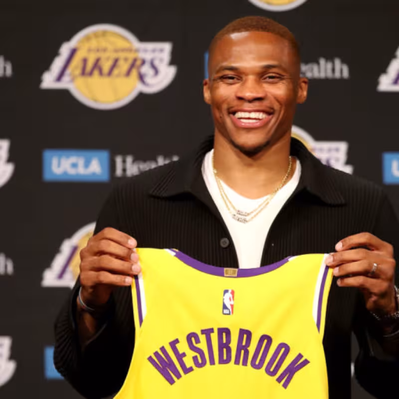 Russell Westbrook cree que mejorará junto a Lebron James. Foto: gettyimages