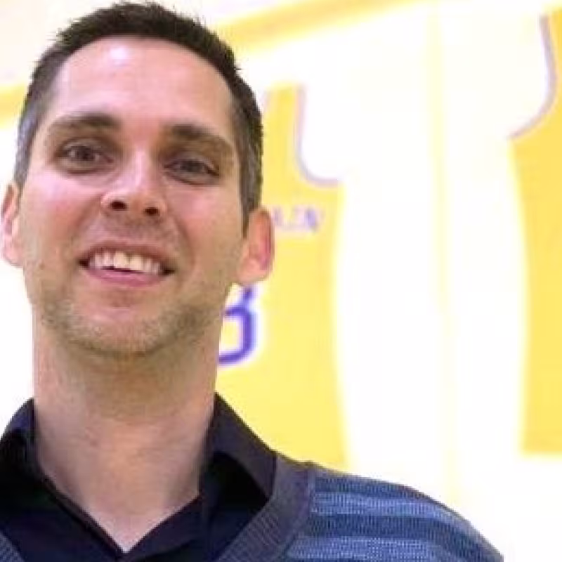 Ryan West, ex director de personal de los jugadores de los Lakers.
