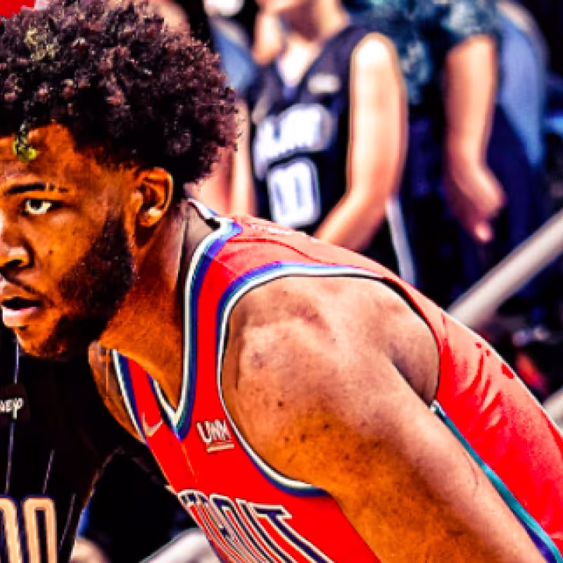 Los Pistons se cargan a los Bucks al ritmo de los jóvenes Saddiq Bey y Dante Cunningham