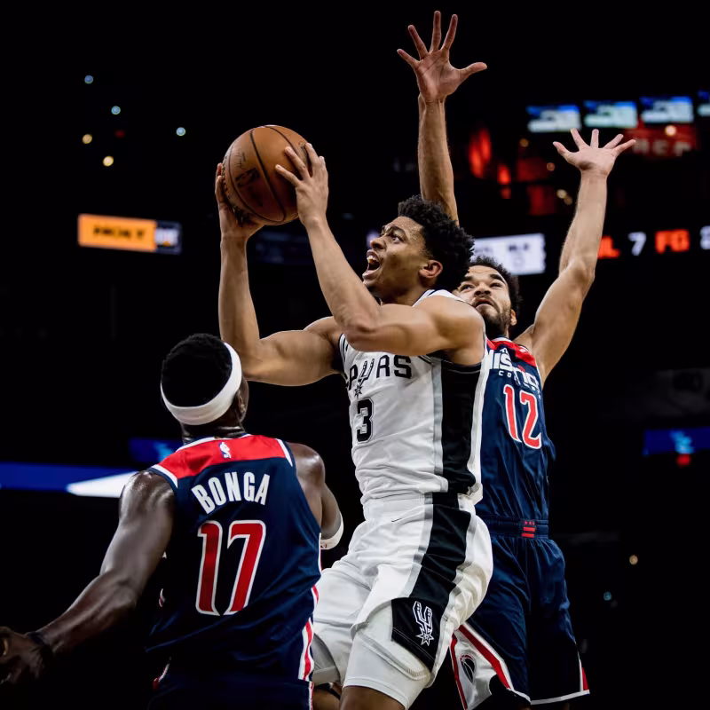 Dolorosa derrota de los Wizards en el regreso de Westbrook en la cancha de los Spurs