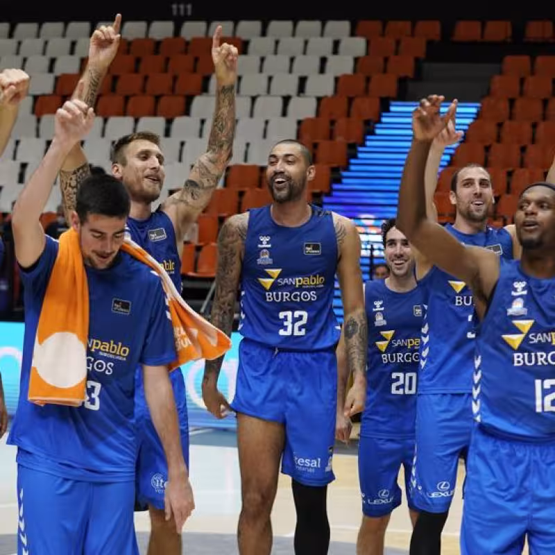 San Pablo Burgos se pone en disposición de clasificarse tras una increíble remontada