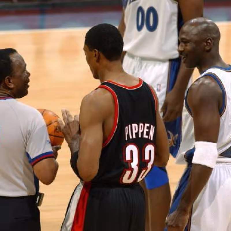Scottie Pippen, junto a Michael Jordan en un Blazers-Wizards.