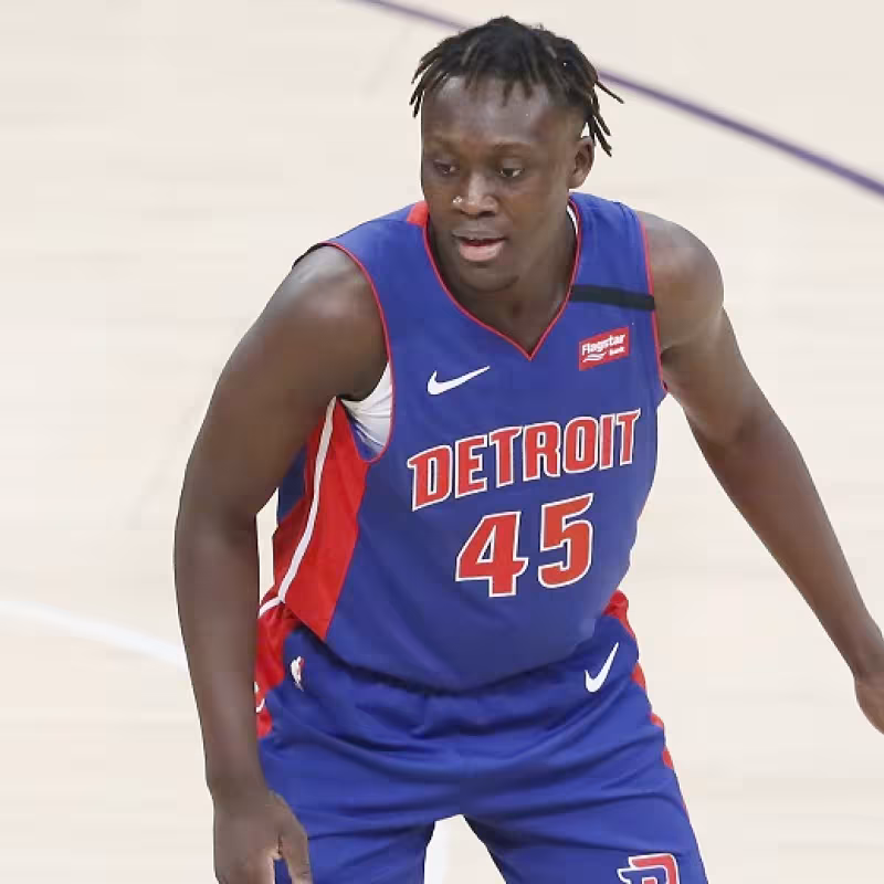Sekou Doumbouya causa sensación e ilusiona en Detroit Pistons