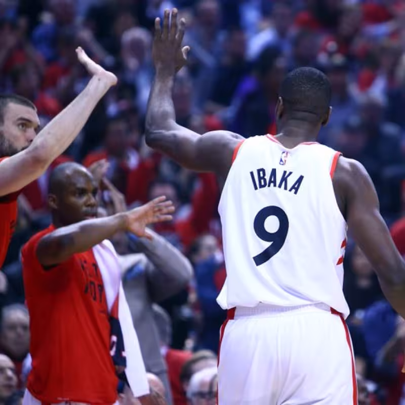 Marc Gasol y Serge Ibaka, jugadores de Toronto Raptors.