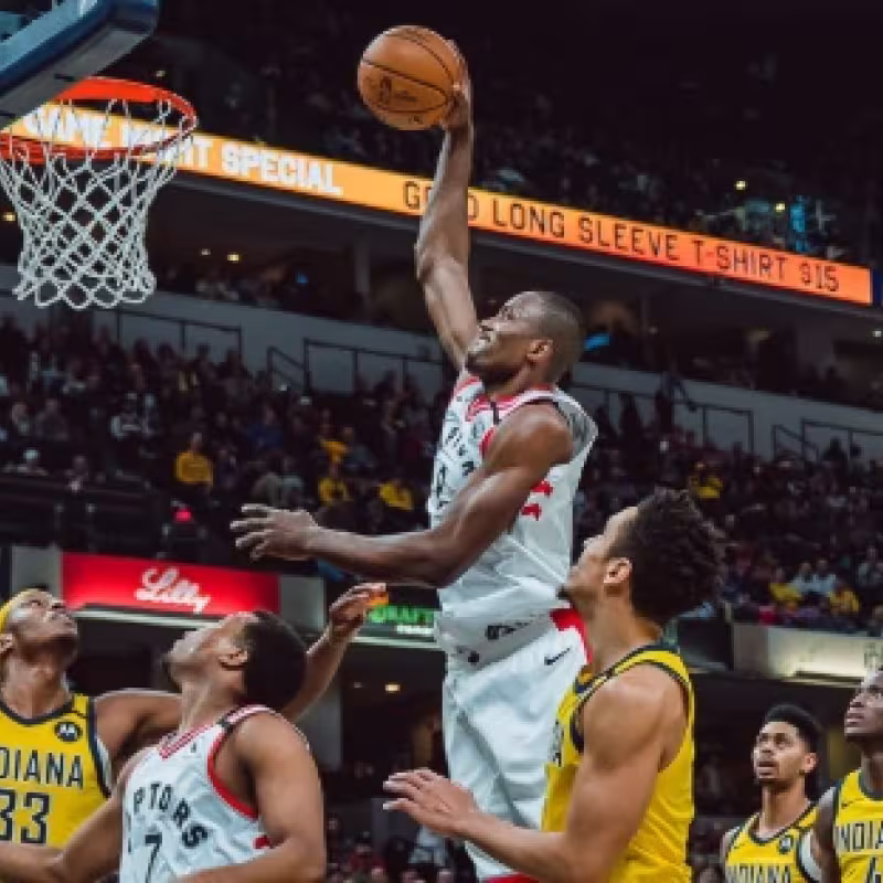 Ibaka y los Raptors asaltan el Staples de unos inferiores Lakers