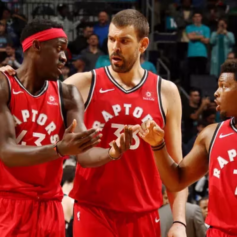 Siakam, Marc Gasol y Lowry, en un partido de los Raptors.