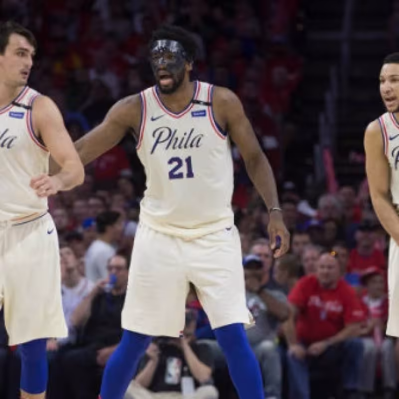 Jugadores de Philadelphia 76ers. Foto: Mitchell Leff/Getty Images