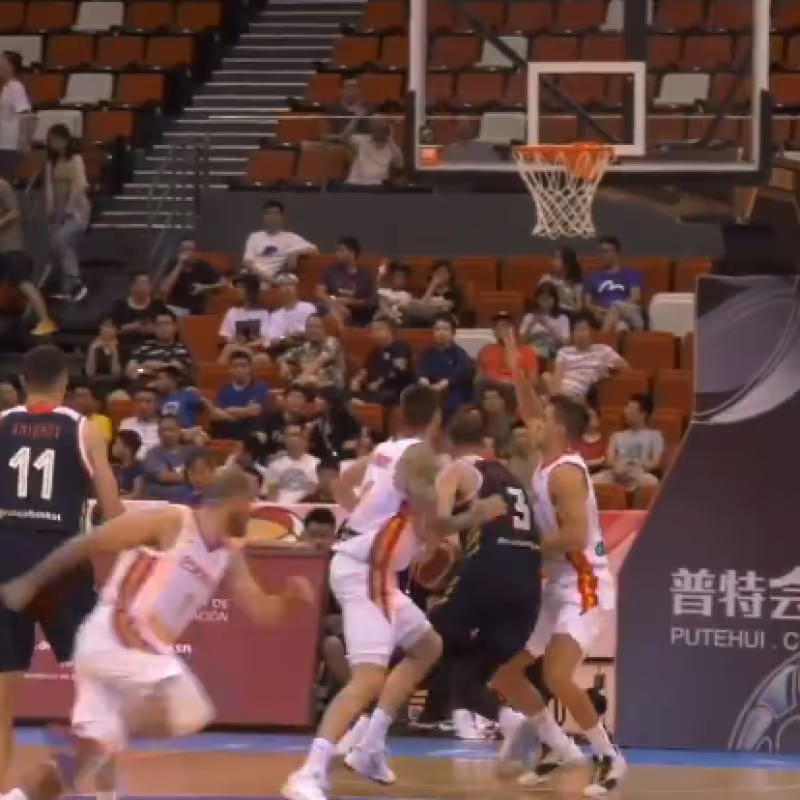 España no pudo ante Rusia en China. 
