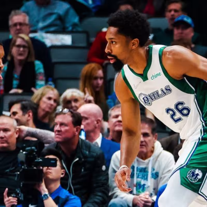 Jalen Brunson y Spencer Dinwiddie hacen olvidar a Luka Doncic