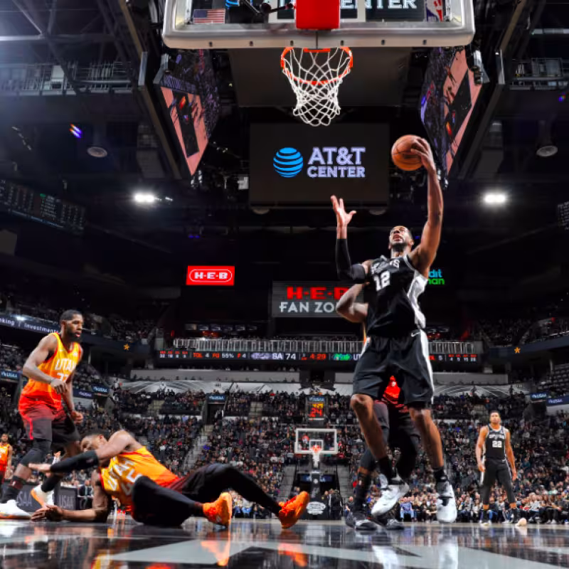Los Spurs someten a los Jazz de un gran Ricky Rubio
