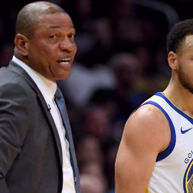 Doc Rivers y Stephen Curry en un partido de la NBA.