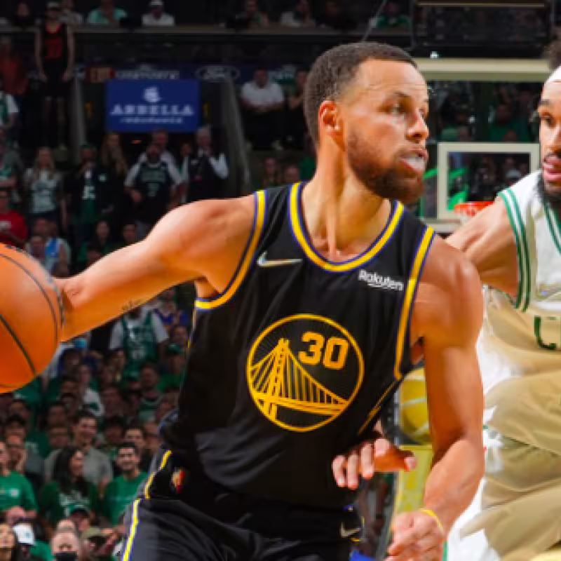 Stephen Curry espera no perderse el decisivo Game 4 ante los Celtics