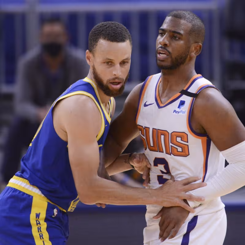 Stephen Curry y Chris Paul, estrellas de Golden State Warriors y Phoenix Suns.