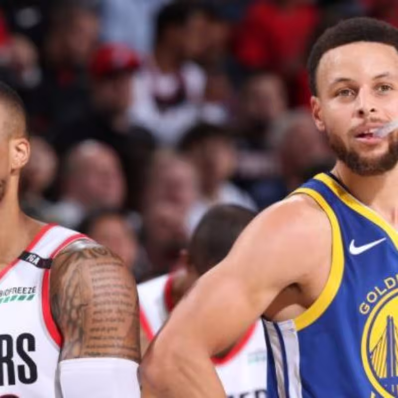 Damian Lillard y Stephen Curry, estrellas de la NBA. 