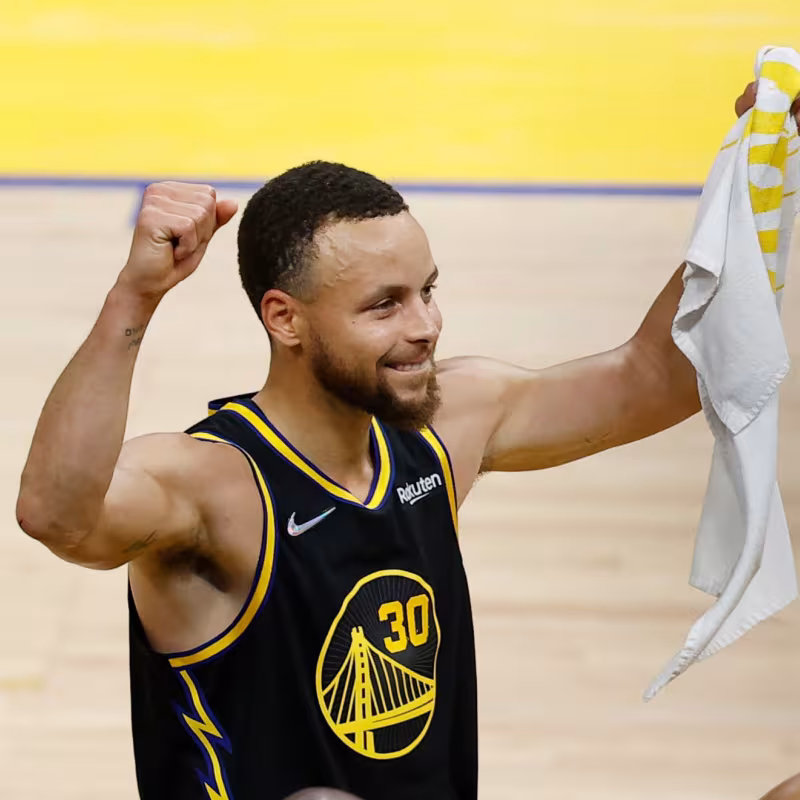 Curry se sitúa a la altura de Lebron y Jordan en un dato estadístico tremendo