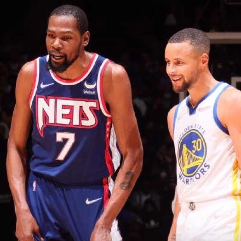 Kevin Durant y Stephen Curry, jugadores de la NBA.