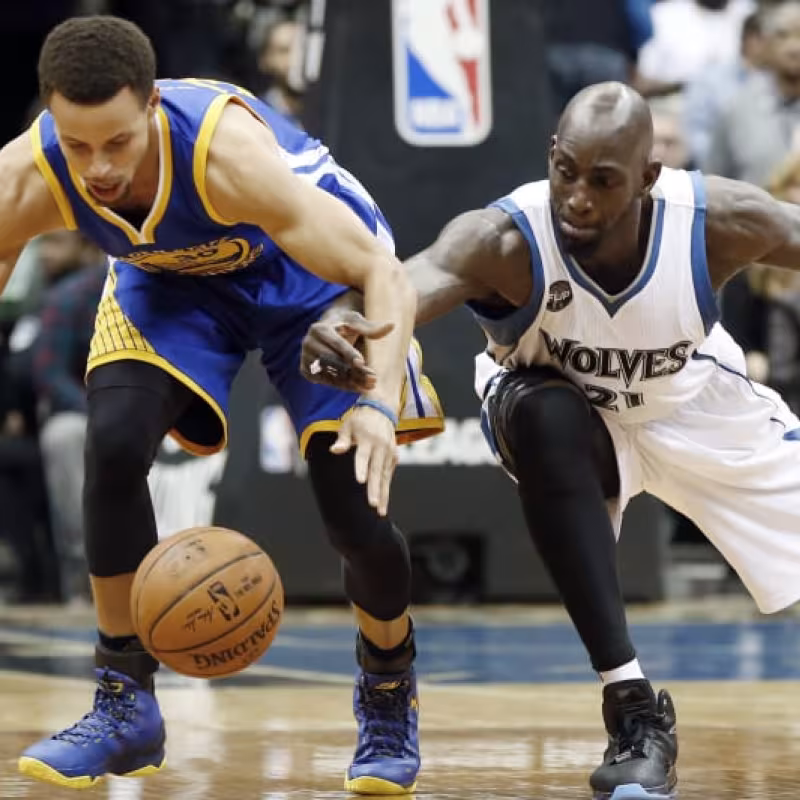 Stephen Curry y Kevin Garnett, dos de los mejores pagados. 