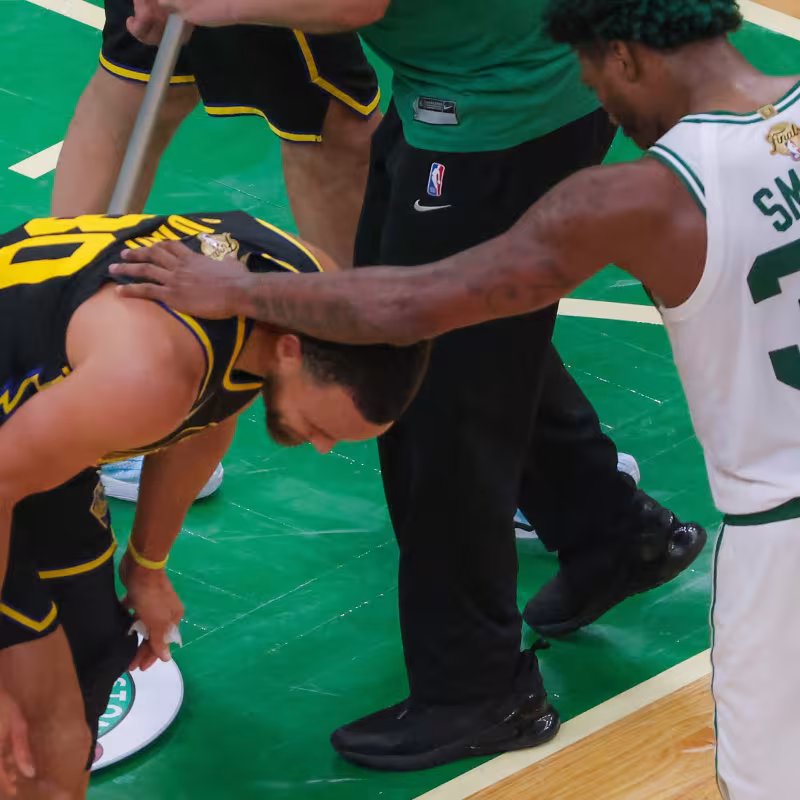 Los Warriors respiran: Stephen Curry no tiene daños en su pie izquierdo y jugará el Game 4