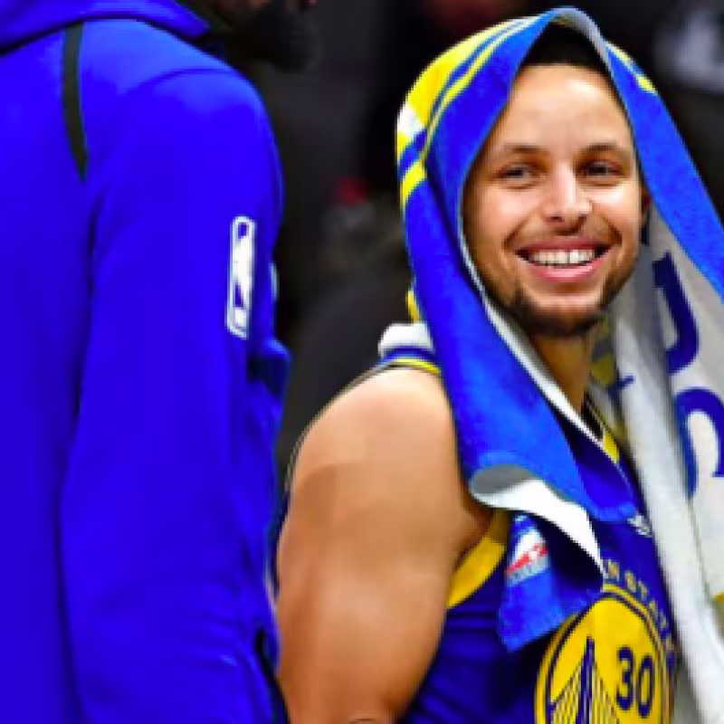 Stephen Curry, satisfecho en una imagen ante los Hawks.