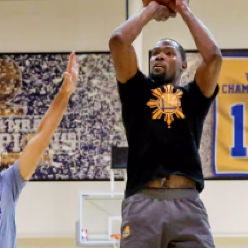 Kevin Durant y Steve Nash entrenando en los Warriors.