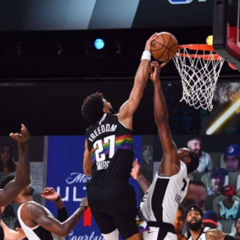 Kawhi Leonard, tapón espectacular. Foto: gettyimages