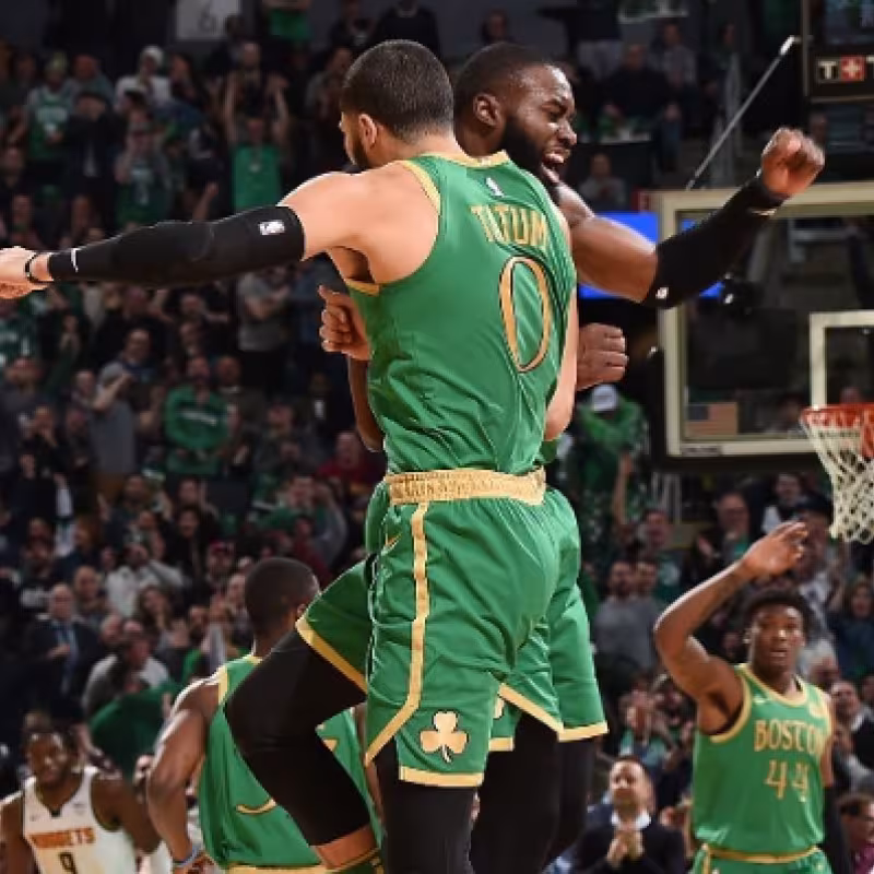 Jayson Tatum y Jaylen Brown, jugadores de Boston Celtics.