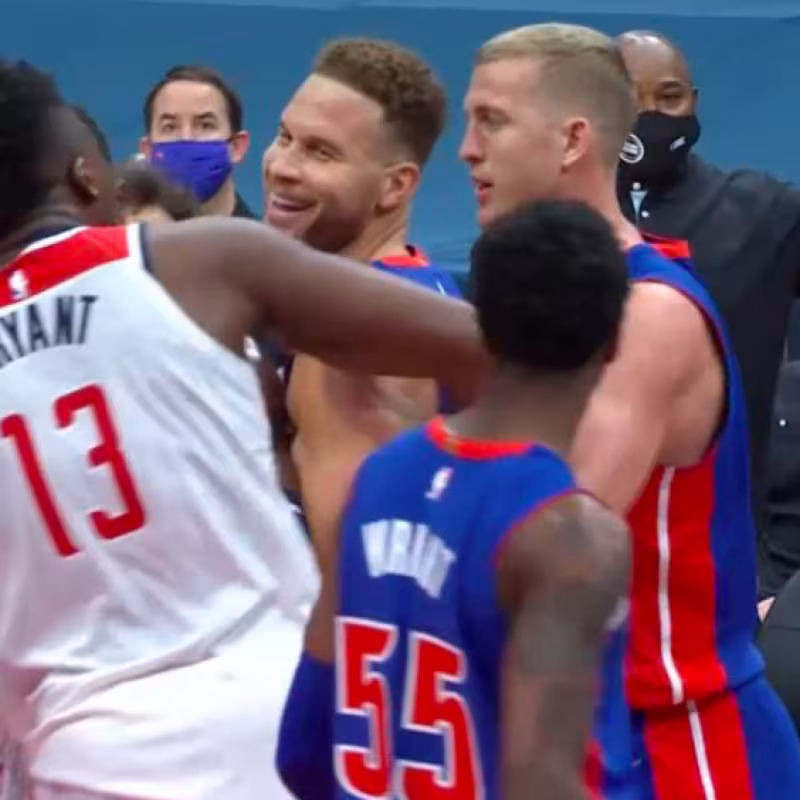 Multa de $45K a Thomas Bryant por tocar a un árbitro mientras intentaba golpear a Blake Griffin