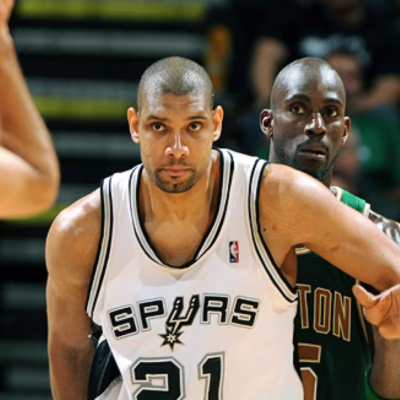 Tim Duncan, uno de los mejores de la historia. 