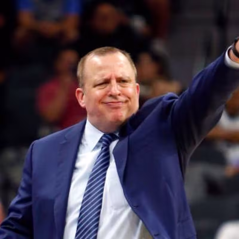 Tom Thibodeau no seguirá dirigiendo a los Wolves.