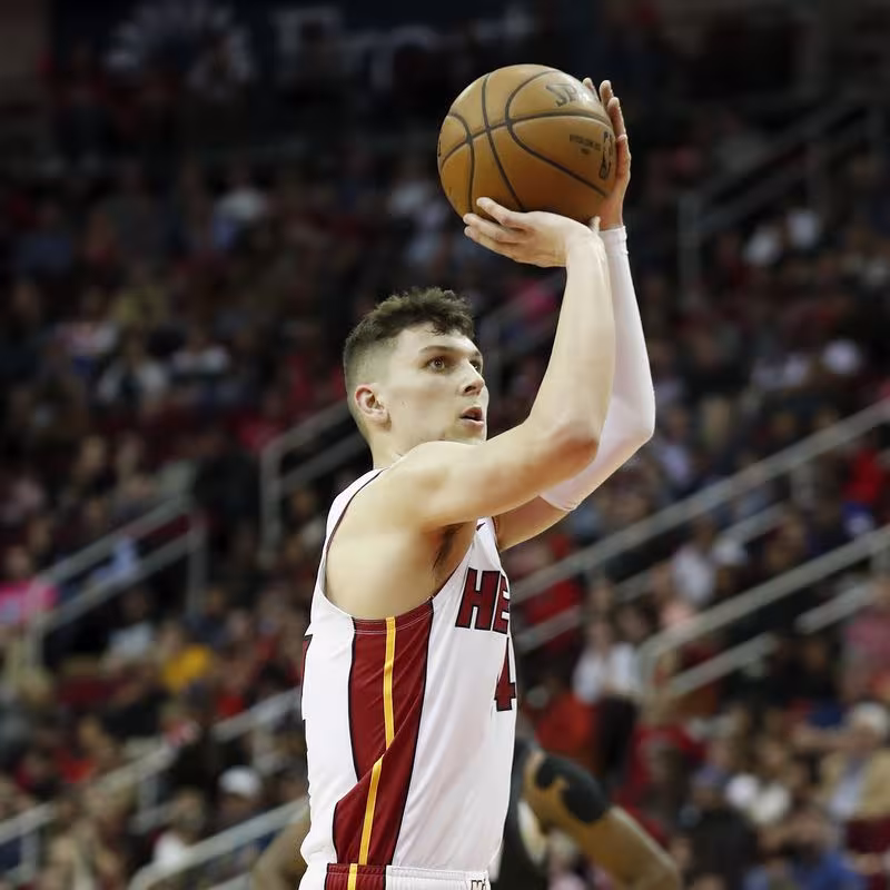 Tyler Herro responde a las dudas con una actuación espectacular en la pretemporada NBA