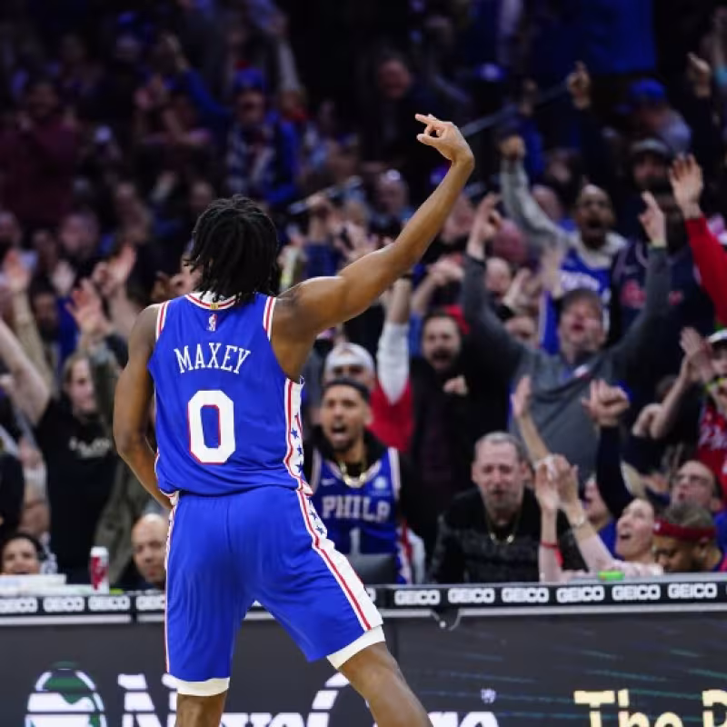 Los Sixers se imponen a los Cavs con un imperial Maxey