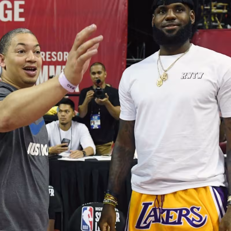 Los Lakers y Tyronn Lue, todavía sin acuerdo