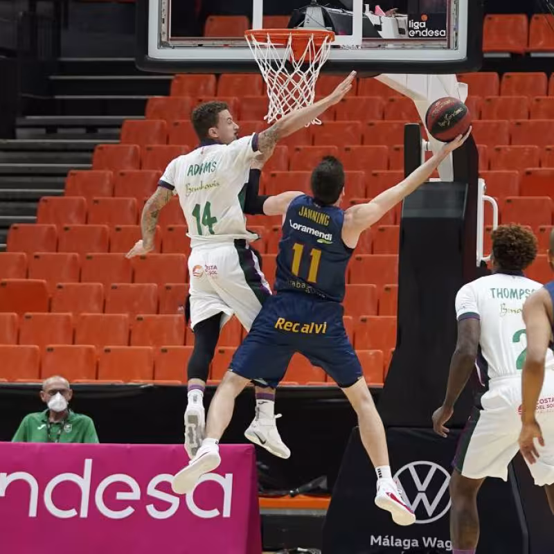 Baskonia impone su ley ante Unicaja en la prórroga de un partido de infarto