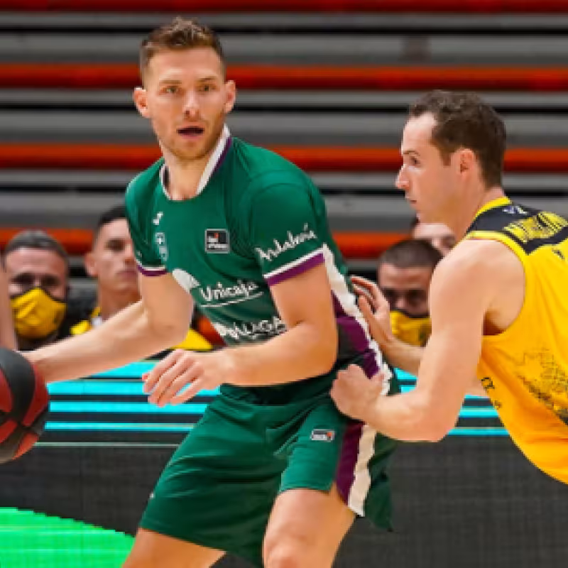 El Unicaja no suda para conseguir su primera victoria de la fase final de la ACB ante el Iberostar