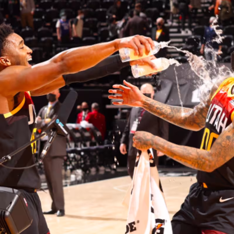 Los Jazz ganan a los Sixers con un Jordan Clarkson imparable desde el banco